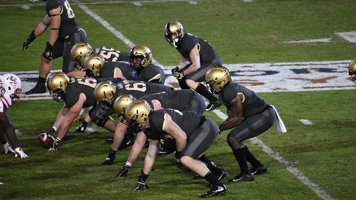 曼城签下英格兰后卫尼姆·查尔斯:数据趋势与比赛观感解析